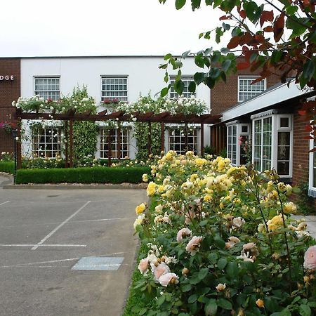Oaklands Lodge Hotel Saint Saviour Екстериор снимка