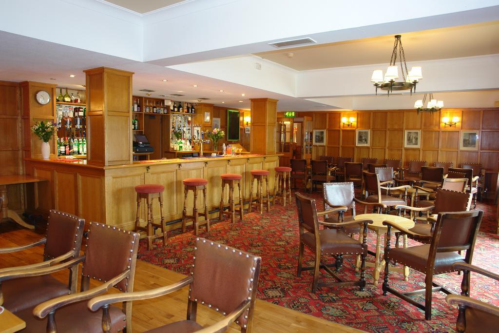 Oaklands Lodge Hotel Saint Saviour Екстериор снимка