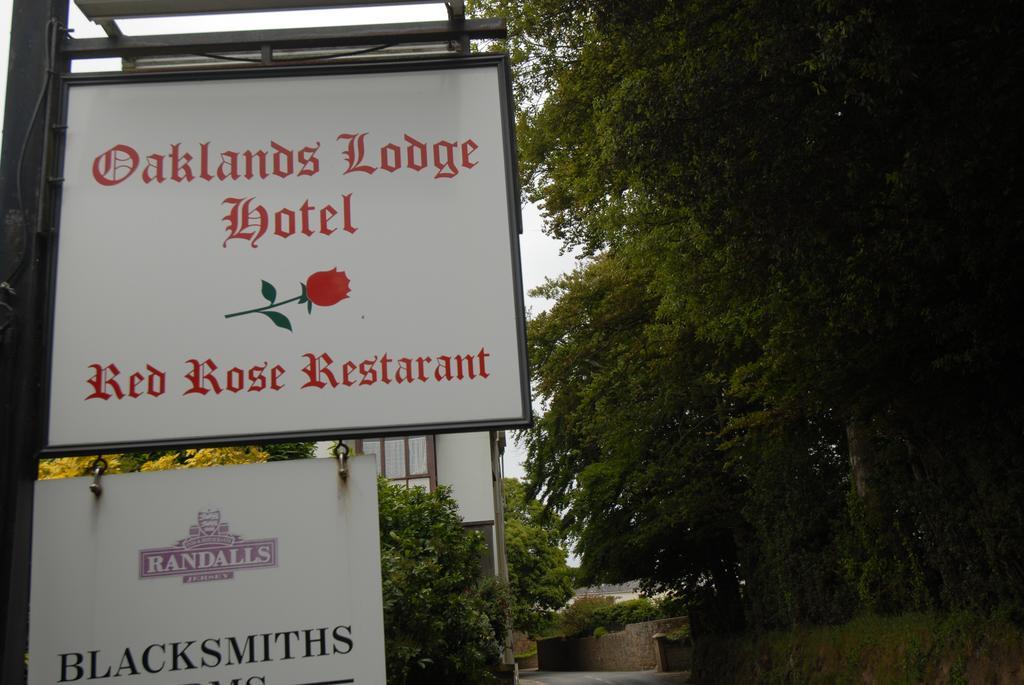 Oaklands Lodge Hotel Saint Saviour Екстериор снимка