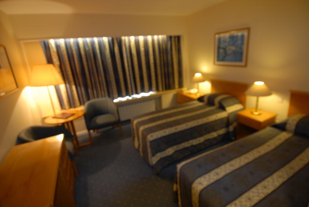 Oaklands Lodge Hotel Saint Saviour Екстериор снимка