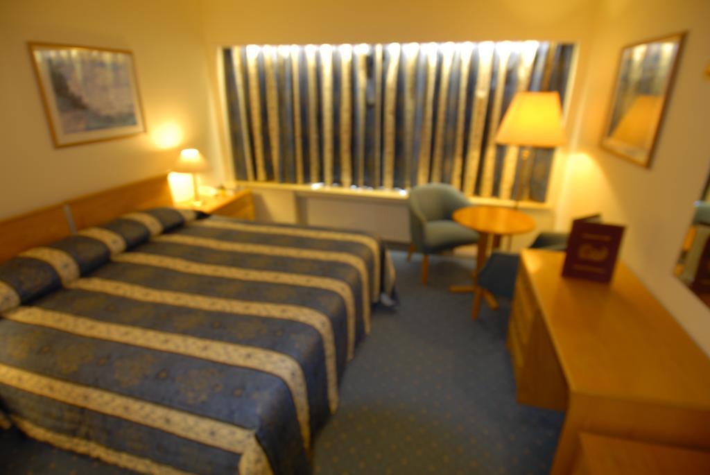 Oaklands Lodge Hotel Saint Saviour Екстериор снимка
