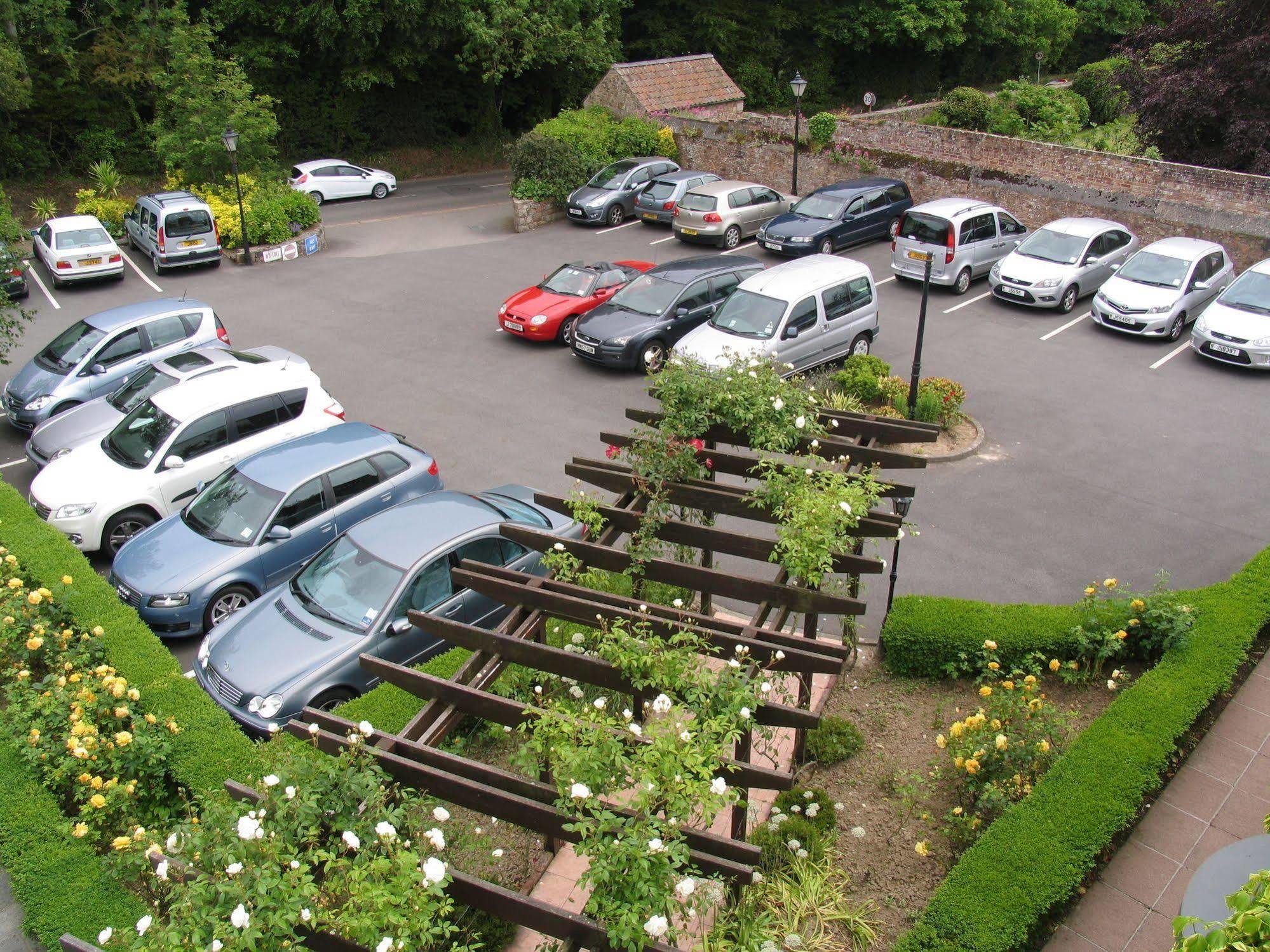 Oaklands Lodge Hotel Saint Saviour Екстериор снимка